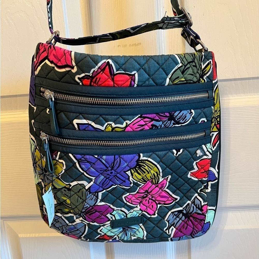 VERA BRADLEY FALLING FLOWERS MAILBAG/ADJUSTABLE STRAP